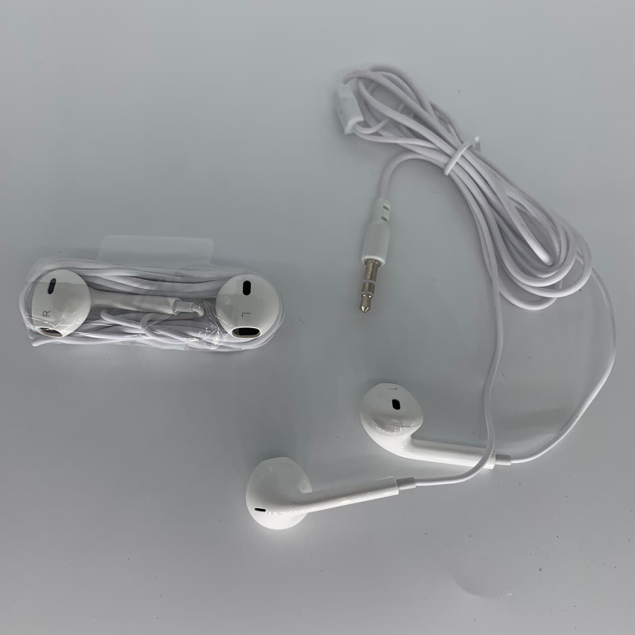 Mobile phone music headset direct-plug type Android 3.5mm round hole universal wired without microphone listening to the song factory in-ear type