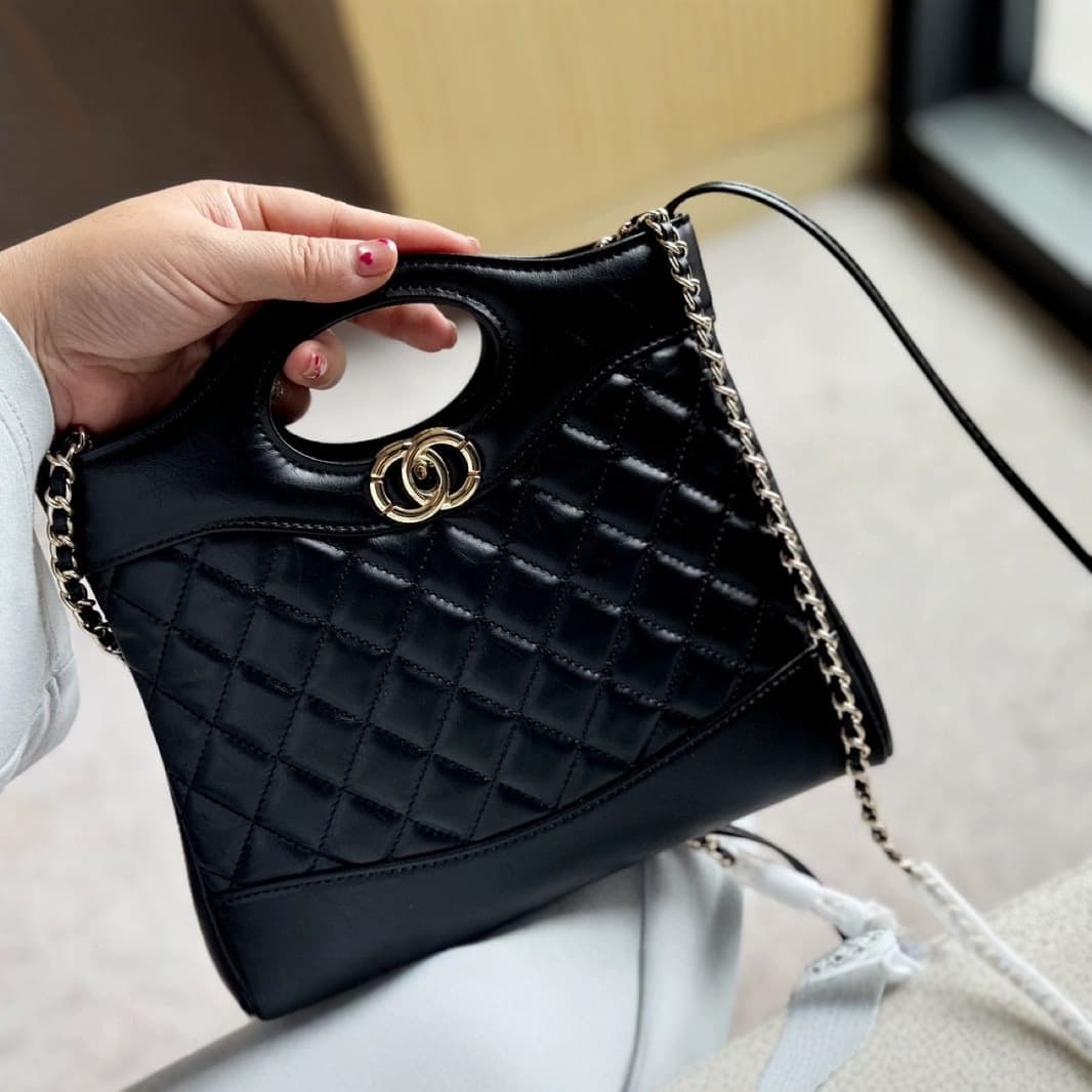 25 spring and summer new style 31s small fragrance style versatile new small square bag high-end texture rhombus chain bag portable oblique