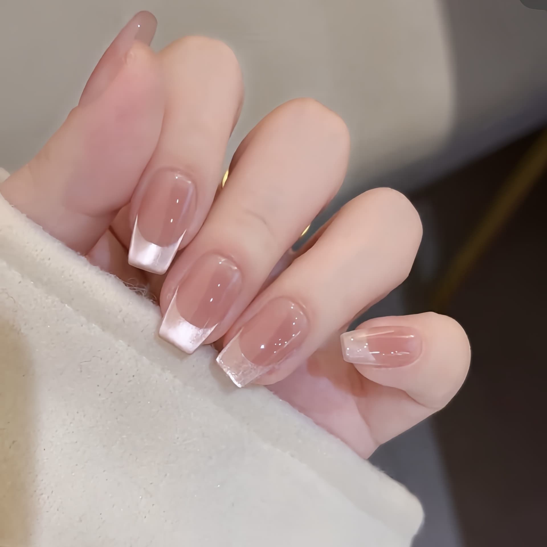 [Tenderness on Fingertips] Purely handmade wearable nails, high-end whitening, fashionable and classic French cat-eye manicure, popular in all seasons