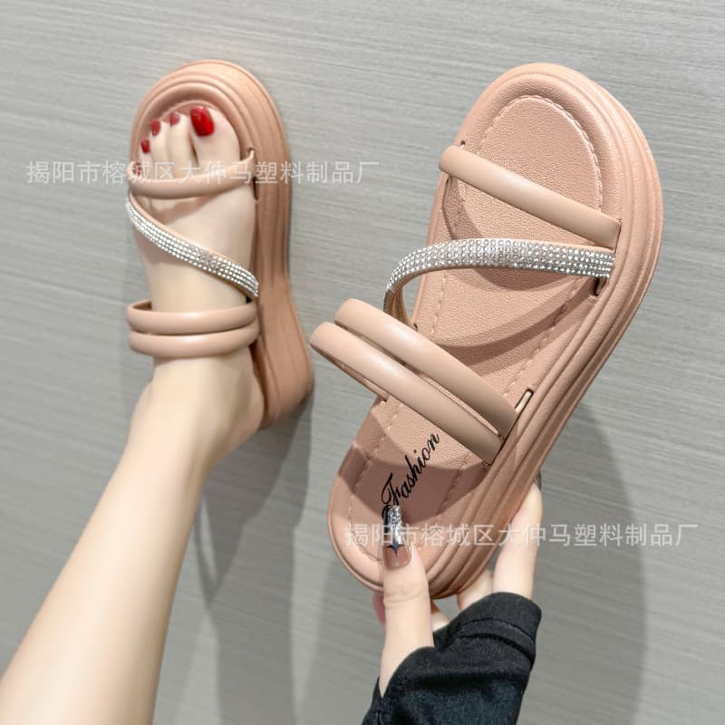 Thick-Sole Fashion Slippers for Women Outdoor 2025 Summer Style Elevated Rhinestone Sequins Waterproof Platform One-Band Slide Sandals Wholesale