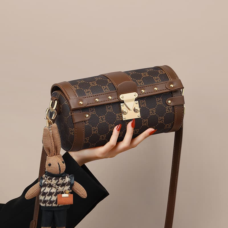 2026 New Women's Crossbody Chain Bag Phone Bag Shoulder Bag Premium Pillow Bag