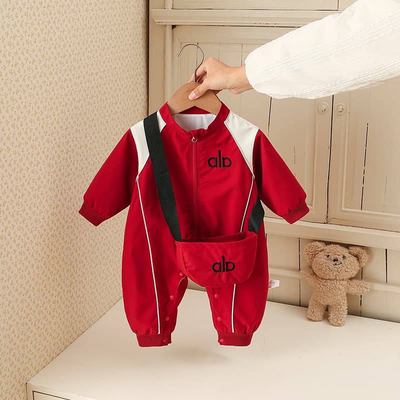 Boy's spring and autumn jumpsuit, handsome color-blocked harem suit, long-sleeved single-breasted outdoor wear, sports-style romper, free bag