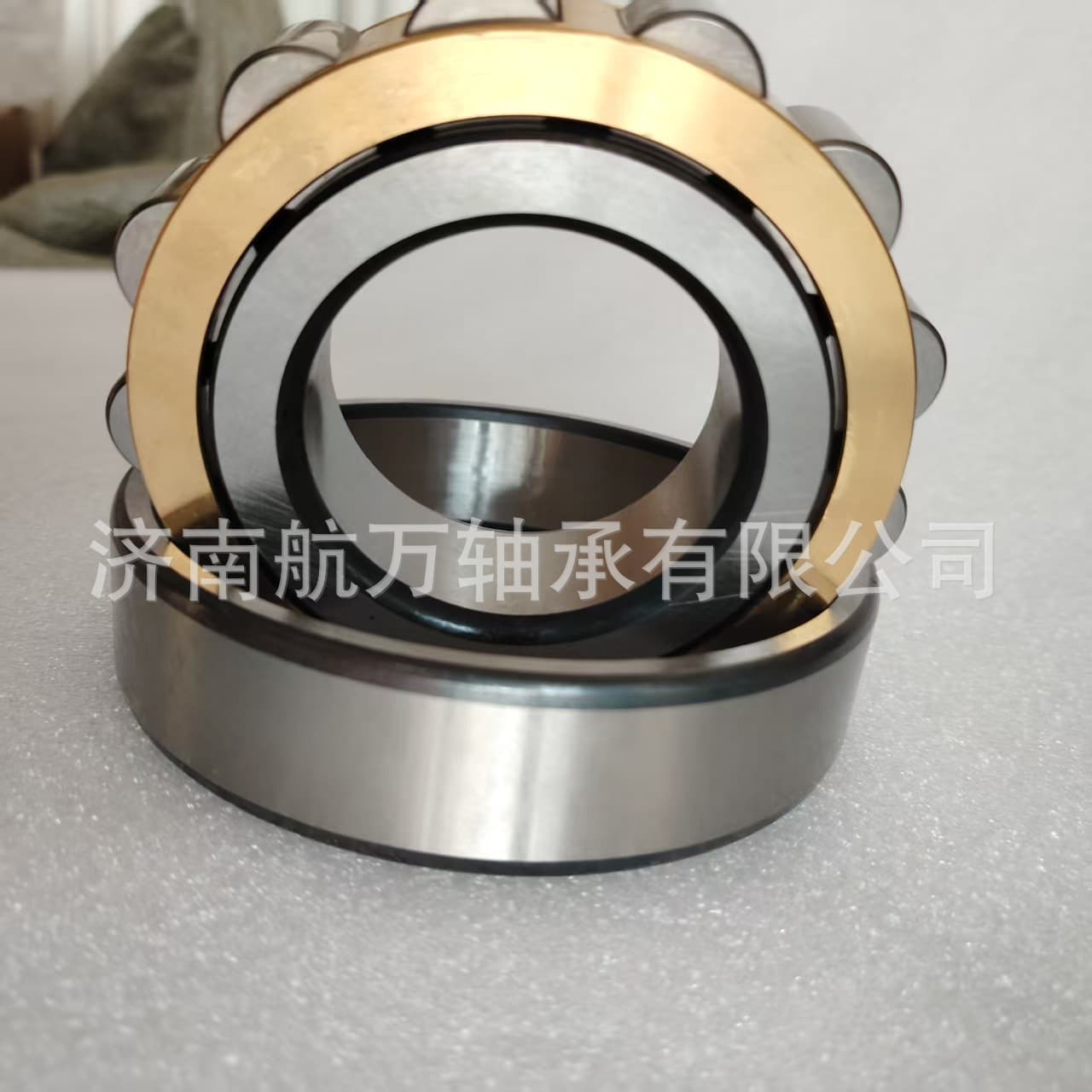 Bearing NJ307, copper cage cylindrical roller bearing.