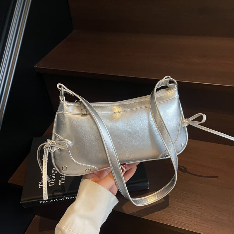 French niche shoulder underarm bag 2025 new retro fashion new hot girl advanced crossbody bag motorcycle bag