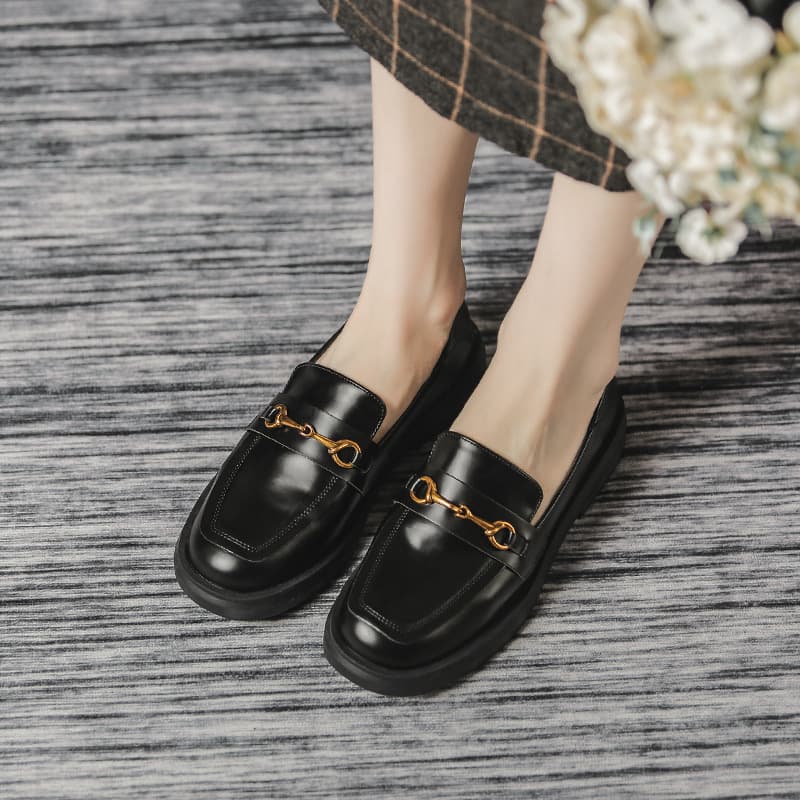 Women's leather shoes, British style, 2025 autumn new square-toe retro thick-soled lazy slip-on loafers with chunky heel.