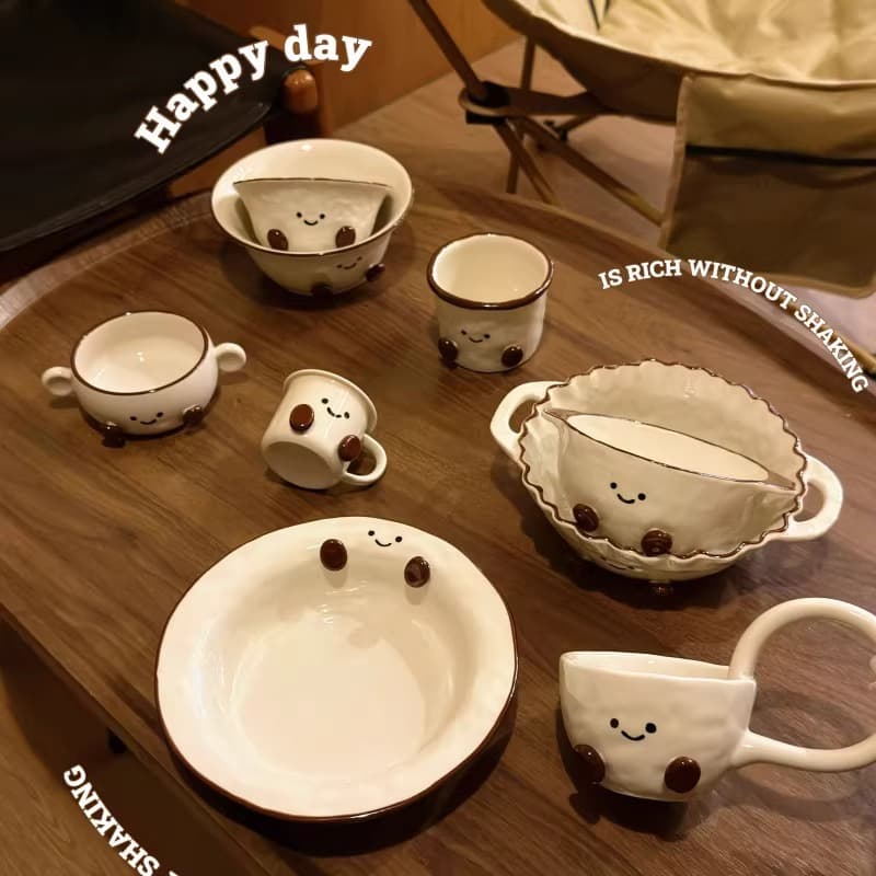 Cute double-handled instant noodle bowl with handle, perfect for desserts, yogurt, or as a ceramic baby food bowl or soup bowl.