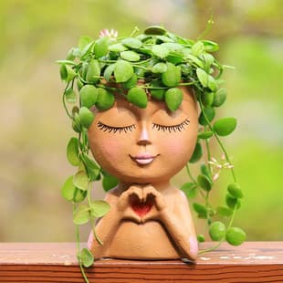 Cross-Border Popular Creative Hugging Heart Cartoon Character Flower Pot Indoor Outdoor Decoration Resin Statue Ornament Small Succulent