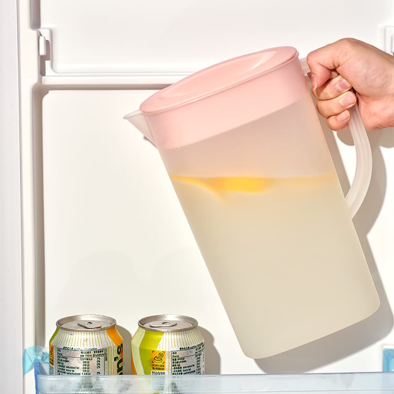 Large Capacity Plastic Cold Water Pitcher, Break-Resistant, High Temperature Tolerant, for Home Living Room, Iced Drink Pitcher, Refrigerator Safe