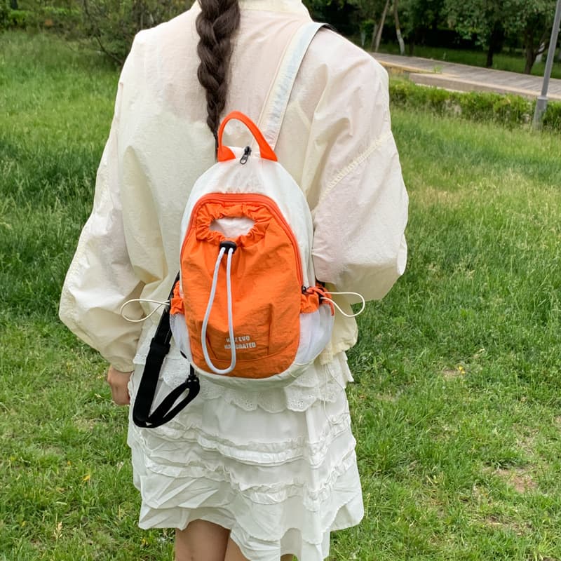 Lightweight Chest Bag Phone Pouch for Men and Women Outdoor Casual Hiking Backpack Crossbody Bag Portable Drawstring Water Bottle Bag