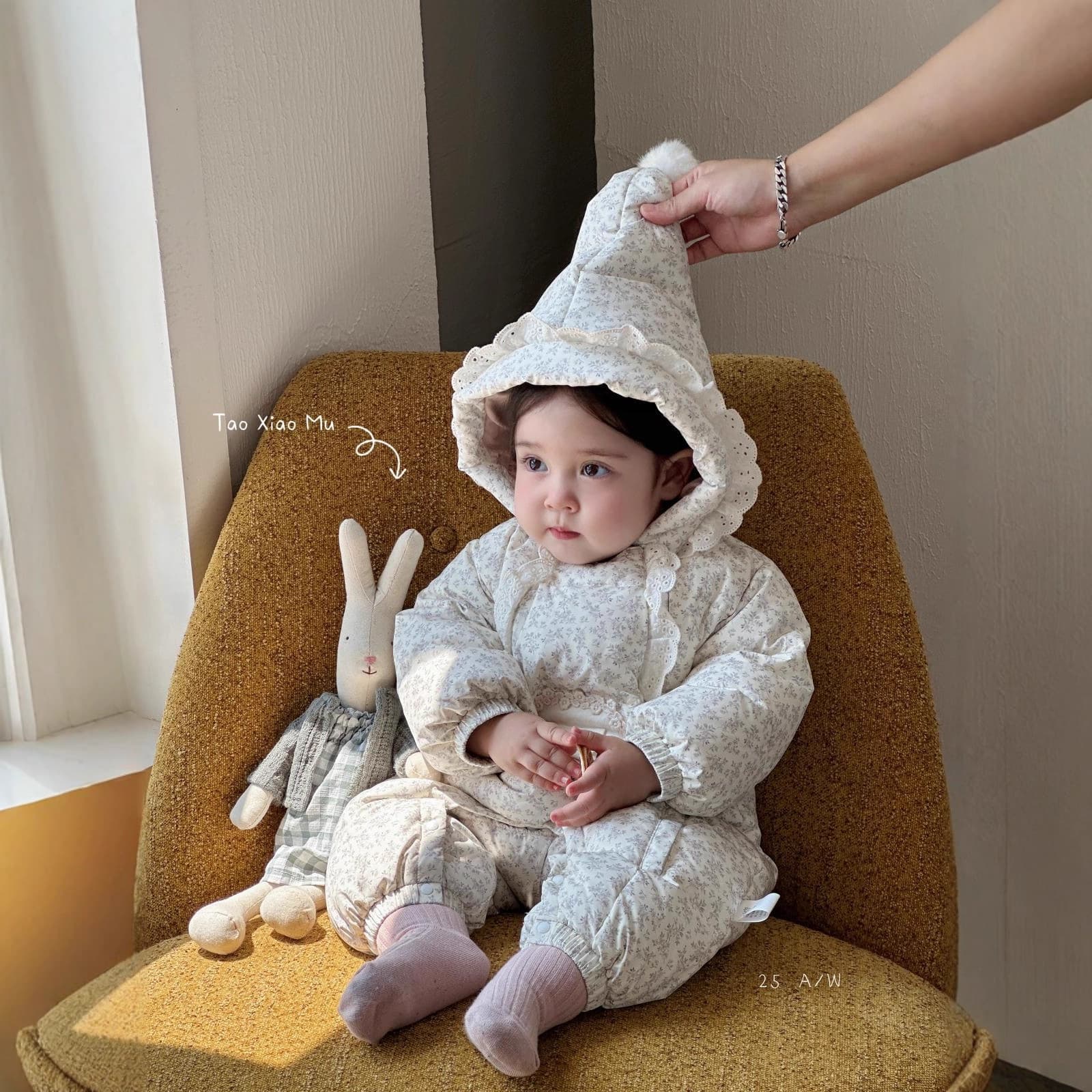 Winter New Ins Baby Down Jumpsuit Girl White Duck Down Outing Wear Stylish Princess Floral Crawling Suit
