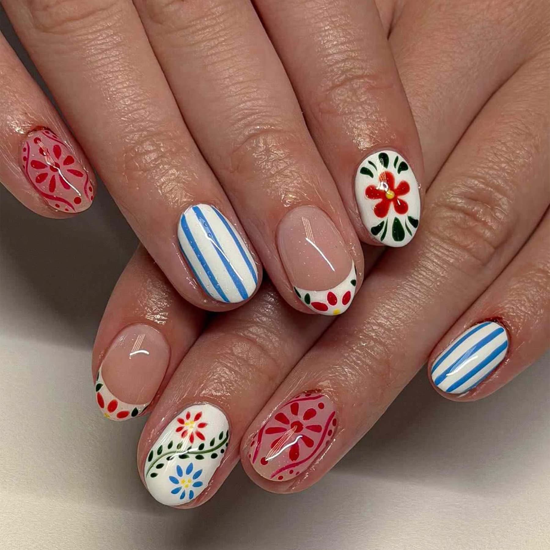 Lefan Fresh Flower Wearable Nails Nail Art Short Round Fake Nails Cross-Border Hot Sale Nail Tips Wearable Nail Tips Wholesale