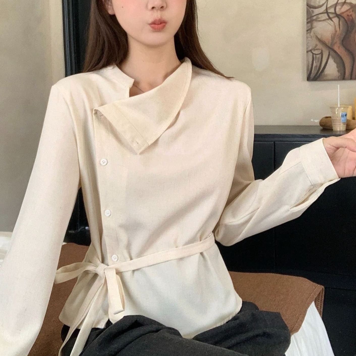 2025 Autumn/Winter New Premium Structured Long-Sleeve Shirt for Women with Tie-Waist Design, Slim Fit, and Unique Style
