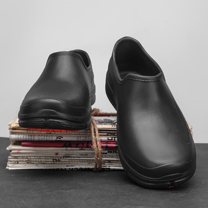 Waterproof Lightweight Slip-On Casual Shoes for Men And Women Anti-Slip Rubber Sole Kitchen Work Shoes Easy to Wear