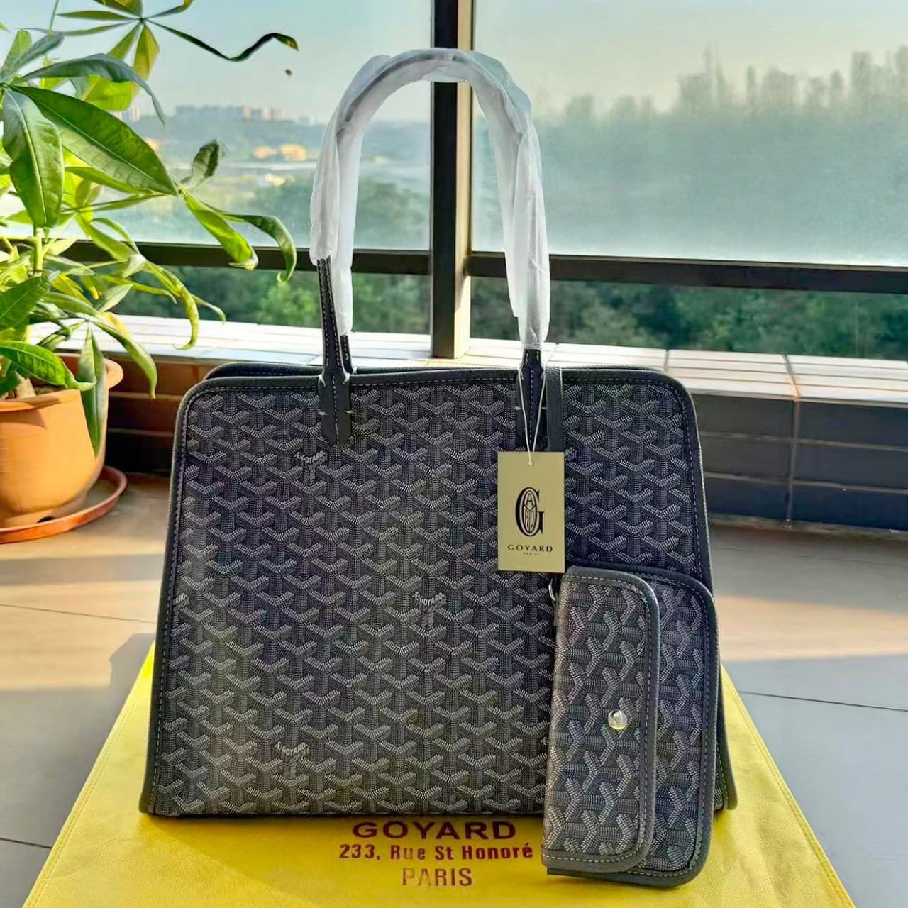 GOYARD Hardy Y-print Monogram Leather Handles Zip Closure Large Capacity Tote Bag