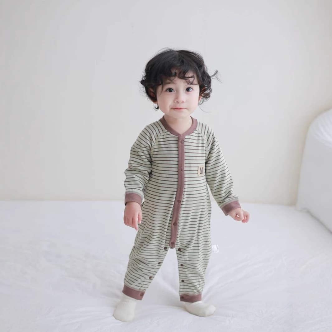 Spring newborn one-piece harem type A German velvet boneless baby bottoming pajamas for boys and girls infant crawling clothes