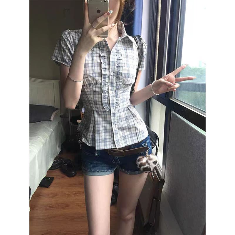 2026 Spring New Retro Plaid Short-Sleeve Shirt for Women, Fashionable Commuter Style, High-End Fitted Waist Top
