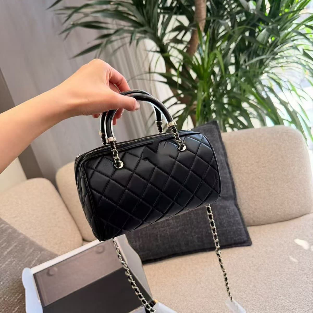 Chanel Original Leather Luxury Bag, Quilted Shoulder Crossbody Bag, Boston Bowling Bag, Pillow Bag, New Light Luxury