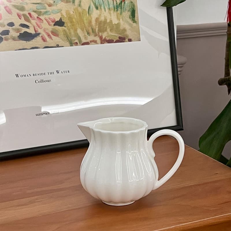 Spot new product ins pearl light-sensitive milk pot pumpkin milk pot ceramic small milk cup coffee utensil creative milk pot