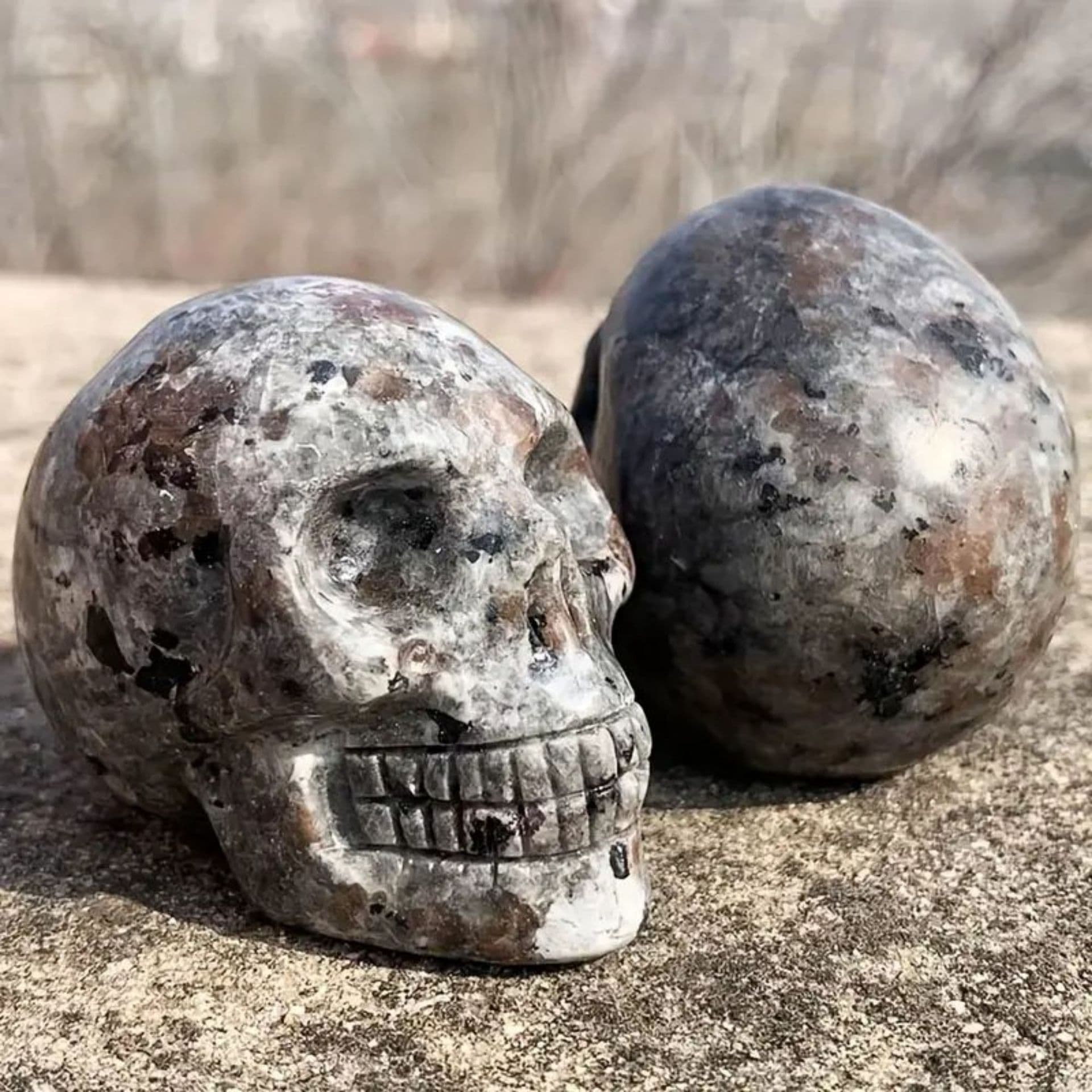 Wholesale Halloween Terror Props Carved Crystal Flame Stone Skeleton Head Statue Collectible Artwork Geometric Shape PP Bag