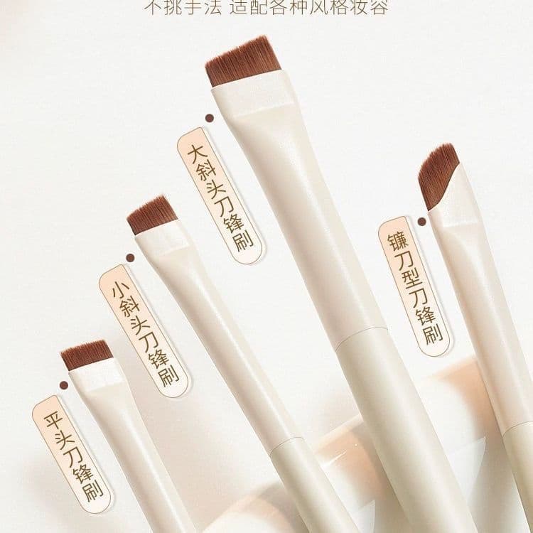 Cloud Porcelain Thin Fine Blade Eyeliner Brush Flat Head Angled Eyebrow Brush Under Eye Concealer Sickle Eyebrow Powder Brush Concealer Makeup Brush