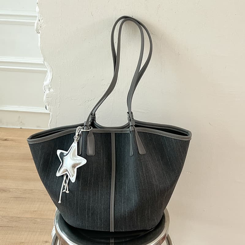 2026 Early Autumn New Korean Solid Color Tote Bag for Women, Large Capacity Commuter Shoulder Bag, Fashionable Basket Bag