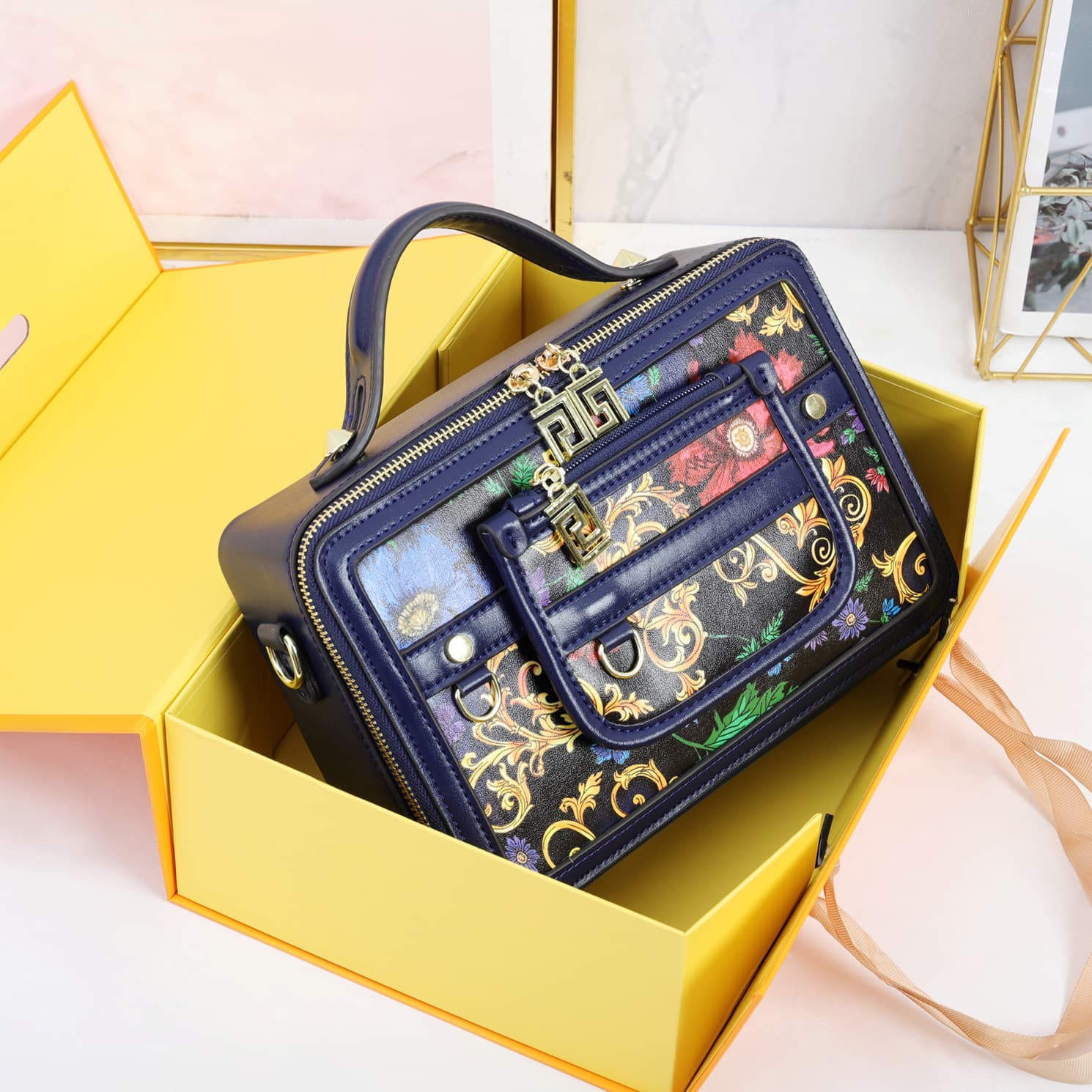 High Quality Printed Ladies Handbag 2025 Spring Fashion Retro European And American Style Crossbody Bag with Zipper Closure