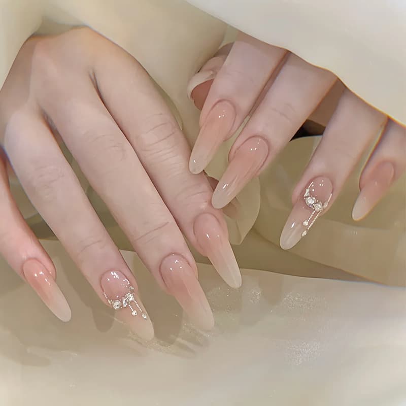 TikTok Hot Selling Handmade Wearable Nail Tips Premium Rhinestone Bead Chain Nail Art Pure Desire Hot Girl Fake Nails 30 Pieces