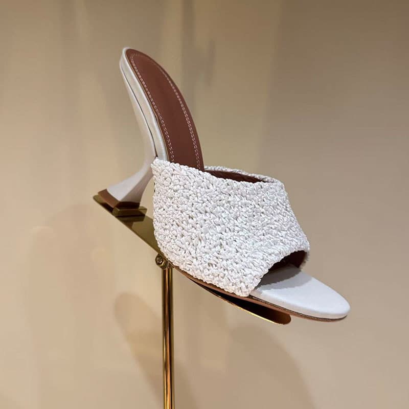 [Pre-Sale] 2026 Spring/Summer New European and American Fashion Runway Shoes, Stylish and Versatile Woven Strap High Heel Slippers