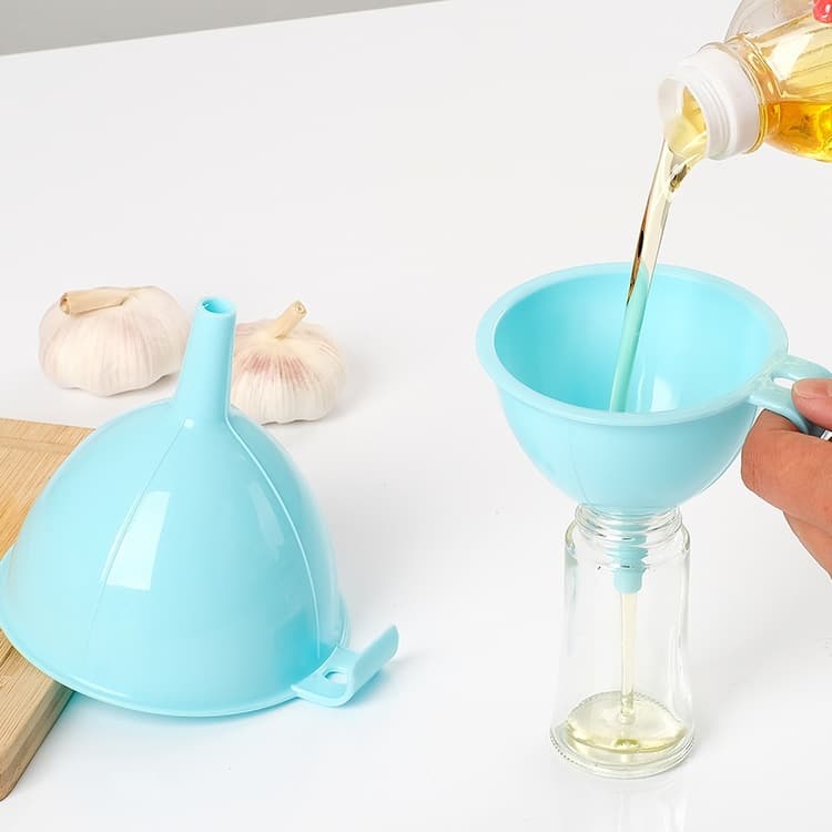 Kitchen plastic funnel, wide mouth and food-grade, for filtering and transferring oil, wine, and other liquids at home.