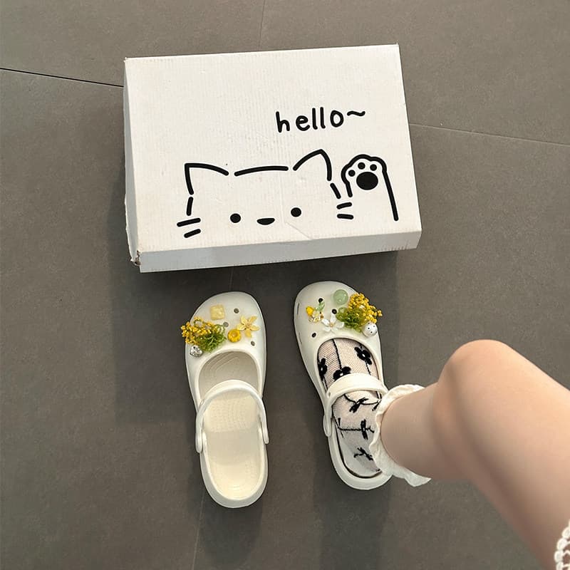 Beaded Flower Decoration Closed-Toe Women's Slippers 2026 Summer Exquisite Style Non-Slip Home Girl Contrast Color Closed-Toe Shoes Slip-On