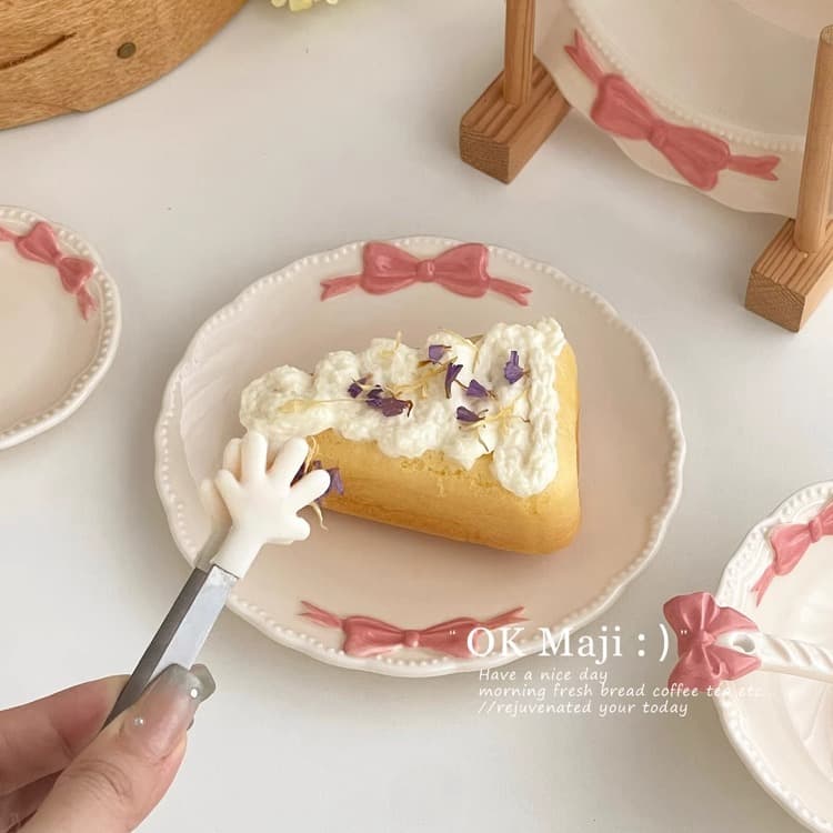 Ins-style high-appeal scalloped plate, cute small snack dish, ceramic cake plate, dessert plate, pasta and pastry plate