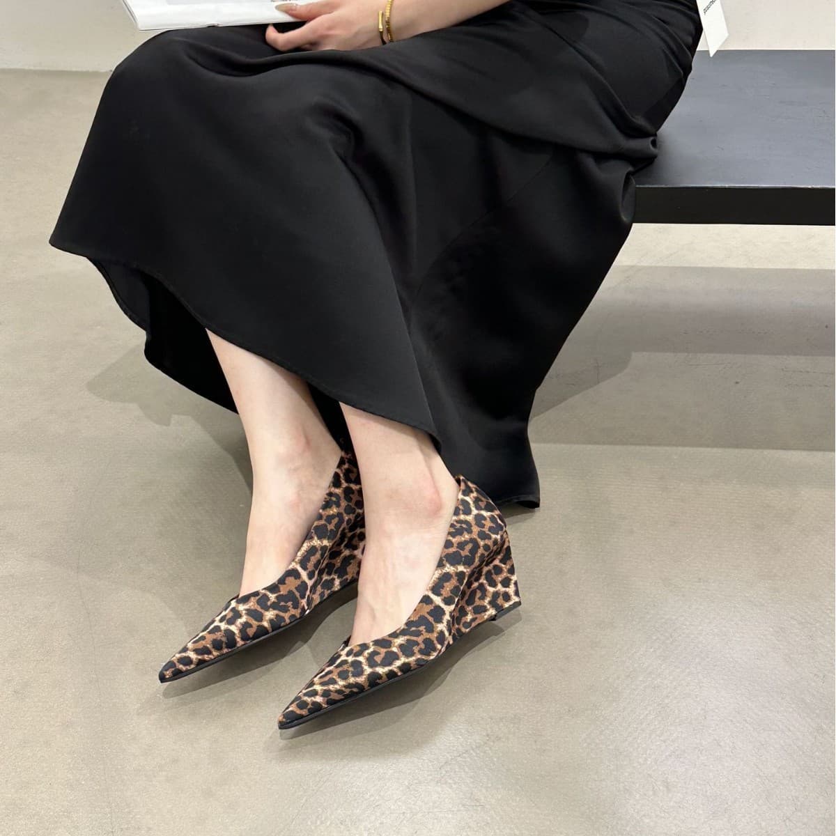 [Tax Excluded] 2026 New Pointed Toe Polka Dot Flats for Women, Wedge Heel Elegant Socialite Dating Heels, Comfortable to Wear
