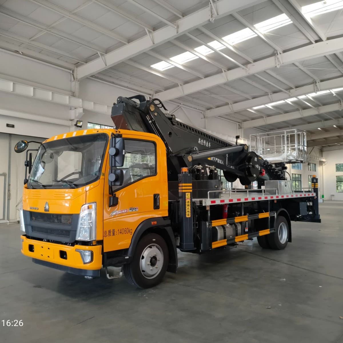 Cross-border Export Sinotruk Howo 45m Yellow Plate Aerial Work Vehicle Straight Arm Telescopic Boom Lifting Elevating Truck