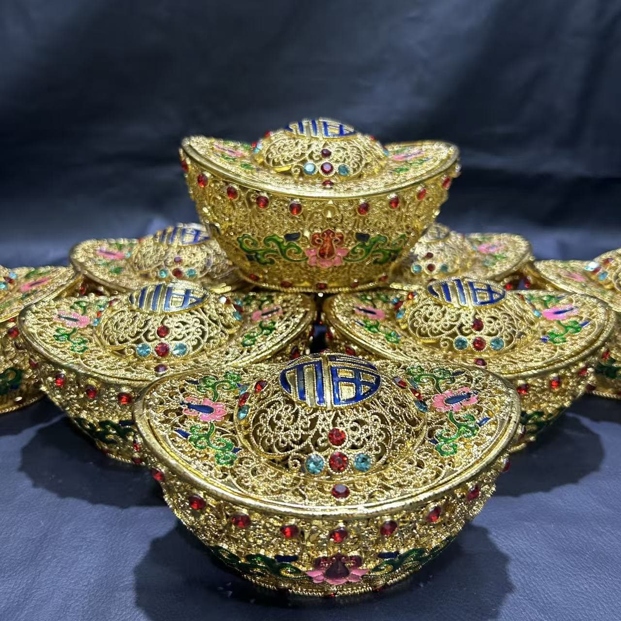 Antique-style gilded ingots, finely carved collectibles, wealth-attracting ornaments, manufacturer wholesale