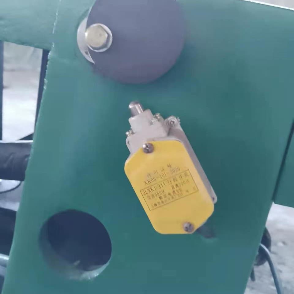 Manufacturer supplies hydraulic bow sawing machine G7025, metal cutting saw Lianyunji, brand new manual.
