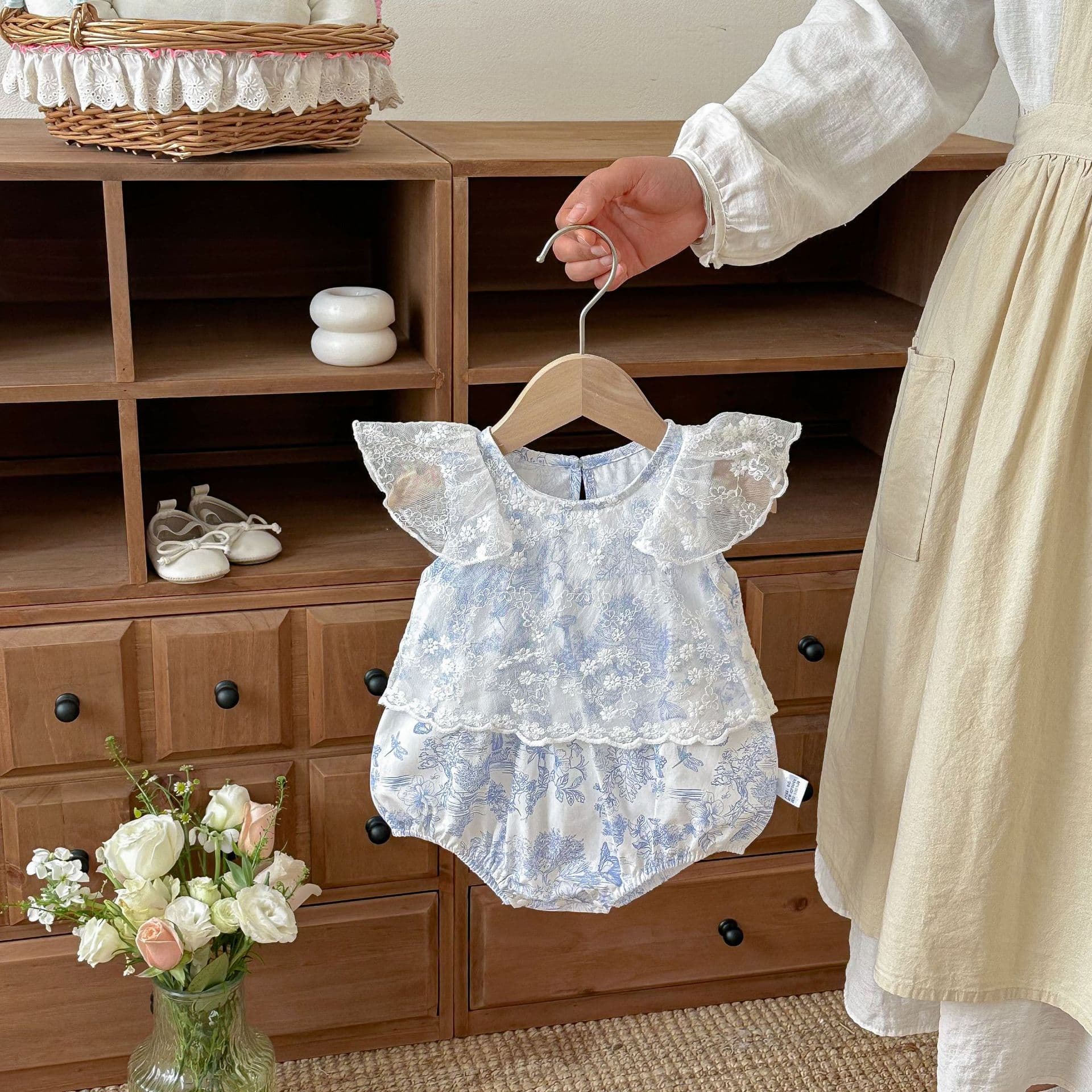 Baby and children's clothing Korean version of summer baby girl short-sleeved lace mesh crawling suit for children and infants one-piece harem crawling suit