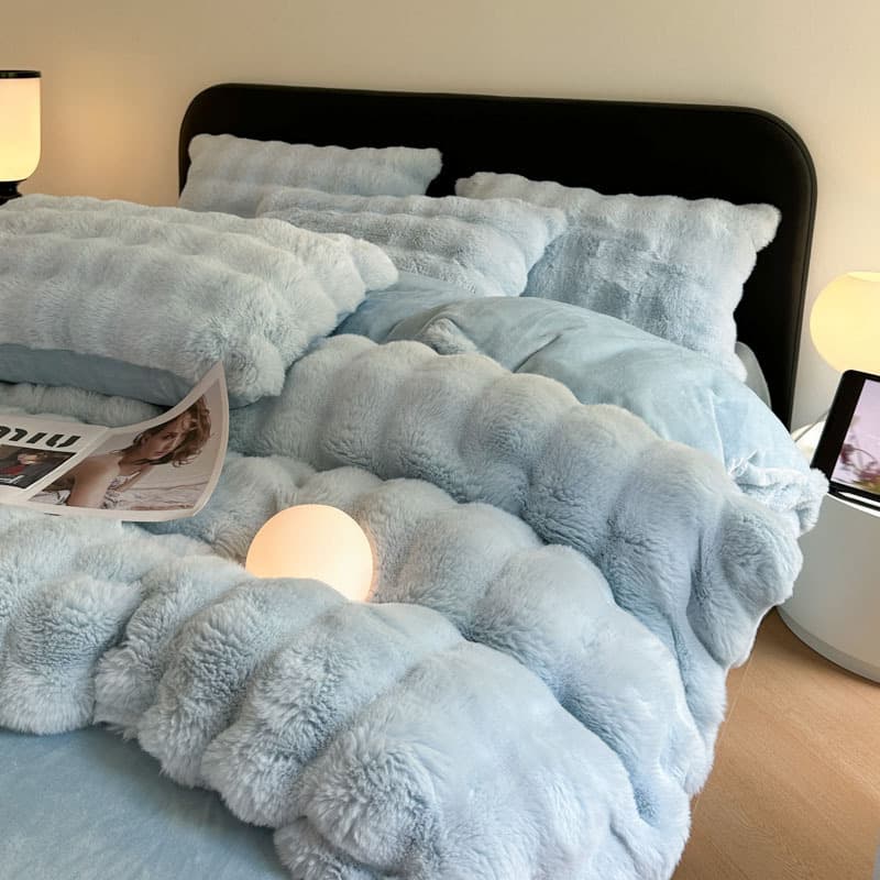 Winter Thickened Rabbit Fur Velvet 4-Piece Bedding Set, Warm Flannel Fitted Sheet and Duvet Cover, Solid Color Thickened Milk Velvet 3-Piece Set