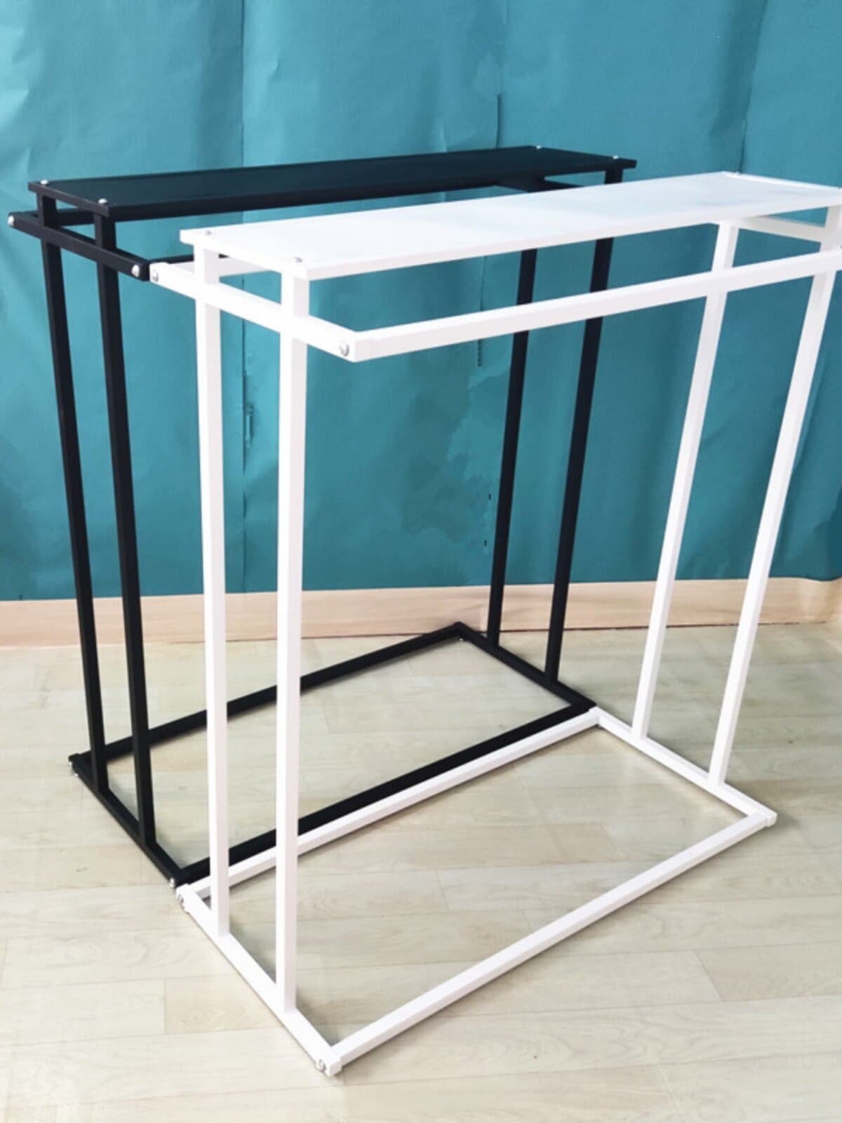 Minimalist clothing store island display rack, floor-standing double-row middle rack for men's, women's, and children's clothing, double-bar side hanging rack
