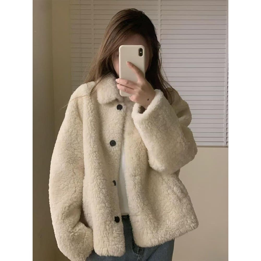 Korean-Style Plush Outerwear, Thick Lamb Fur Coats for Petite Figures, Winter-Proof Short Jackets with Enhanced Warmth