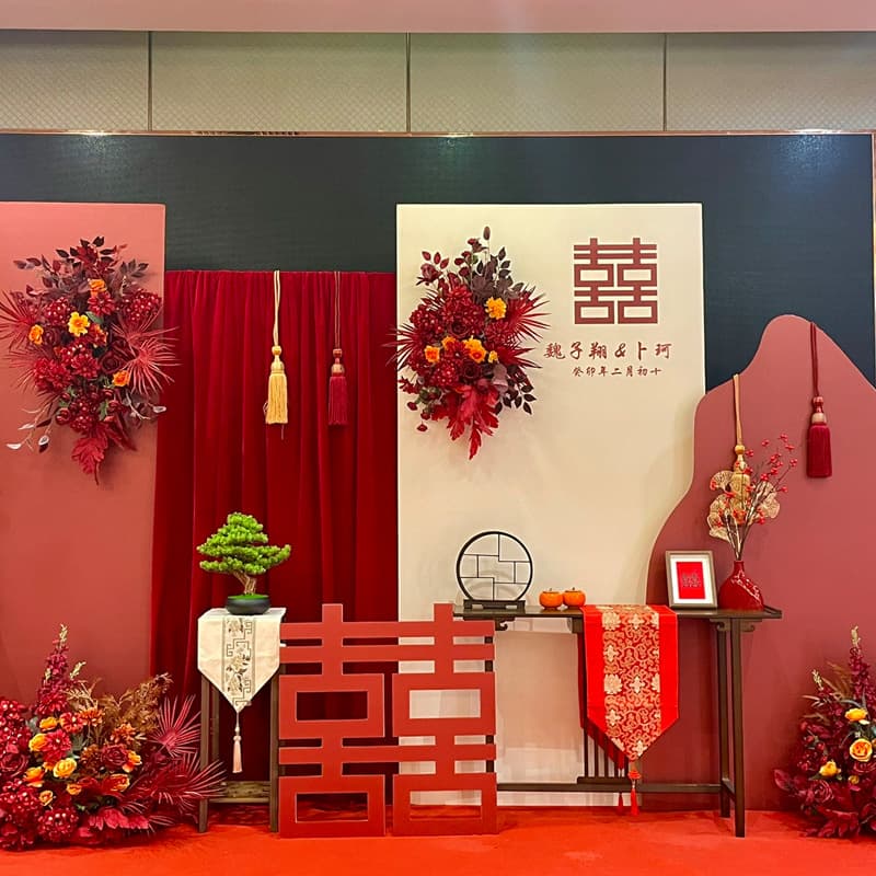 Wedding velvet fabric drapes, wedding engagement banquet table decorations, red wine red velvet stage decorations.
