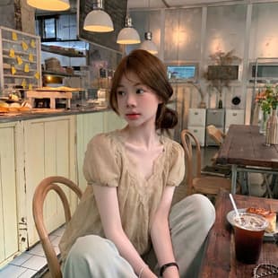 V-Neck Puff Sleeve Short Sleeve Top for Women Summer Loose Sweet Simple Atmosphere French Lace Trim Stitching Trendy Blouse