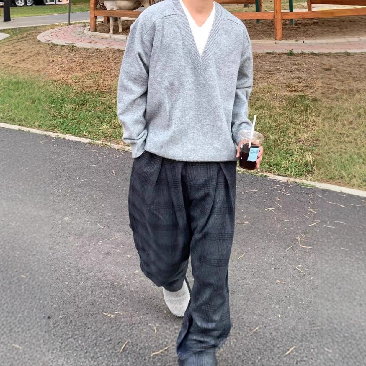 Dark Gray V-Neck Layered Knit Cardigan Men's Fall Outfit Korean College Style Casual Base Layer Sweater