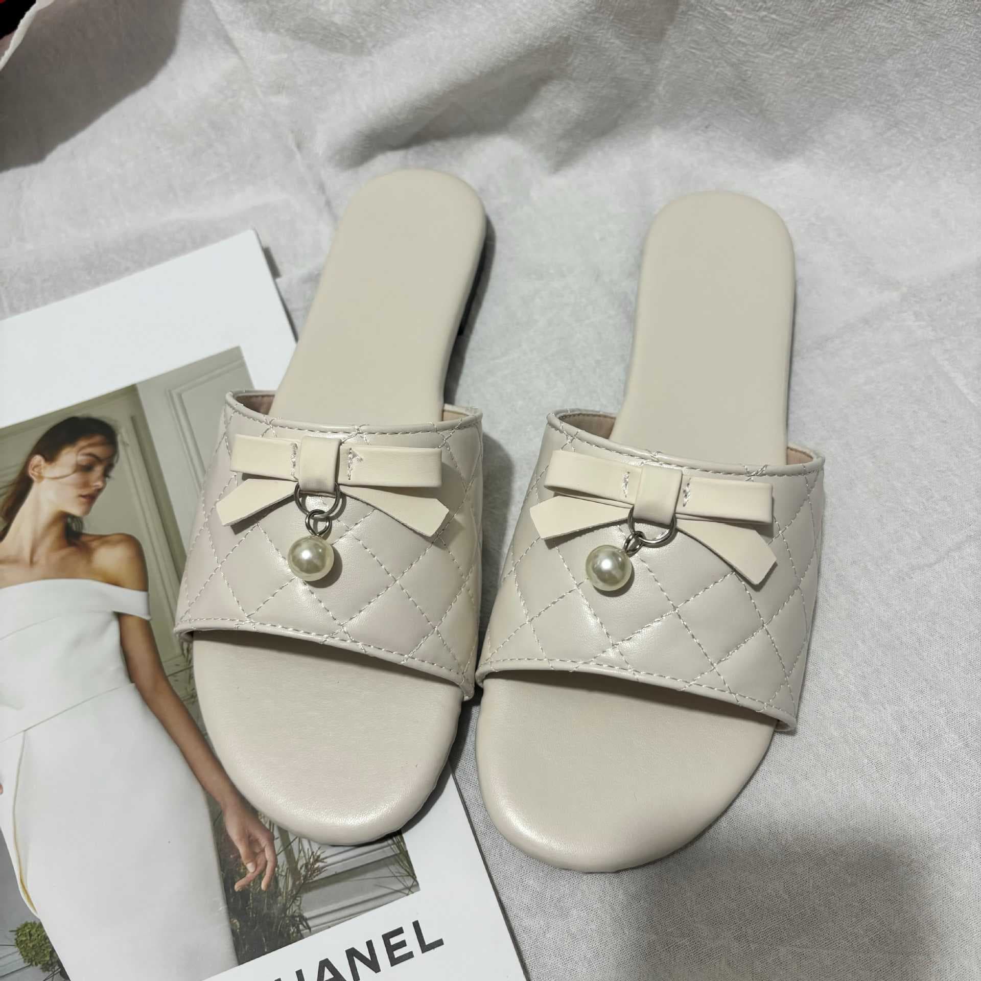 2026 Summer New Fashion Versatile Slippers Sweet Pearl Bow Chunky Heel Sandals Evening Flat Slippers Women