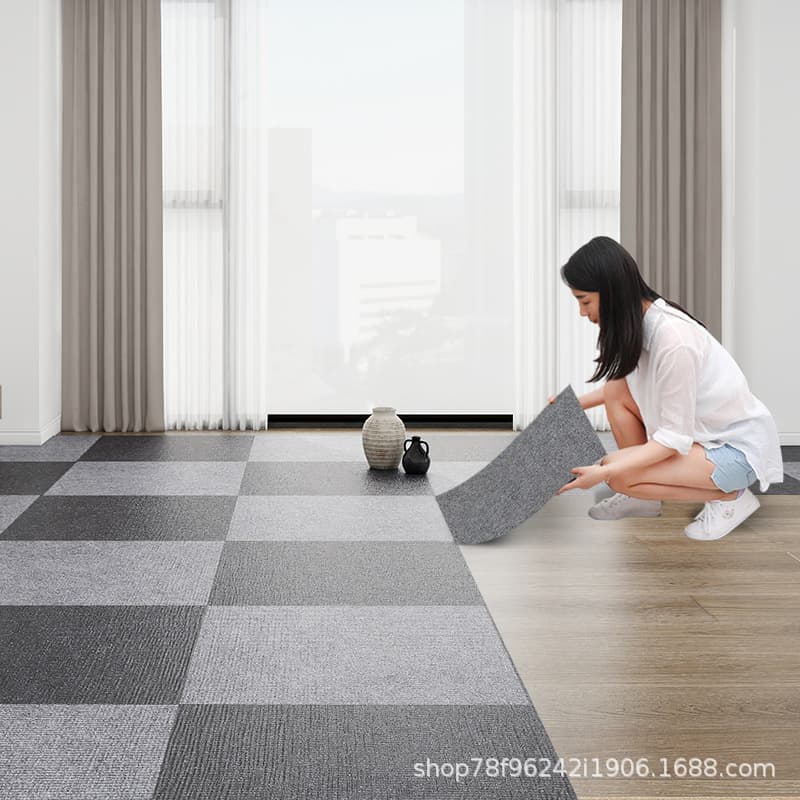 Square interlocking self-adhesive carpet, stain-resistant and easy to clean, suitable for large-area coverage in offices and commercial buildings.