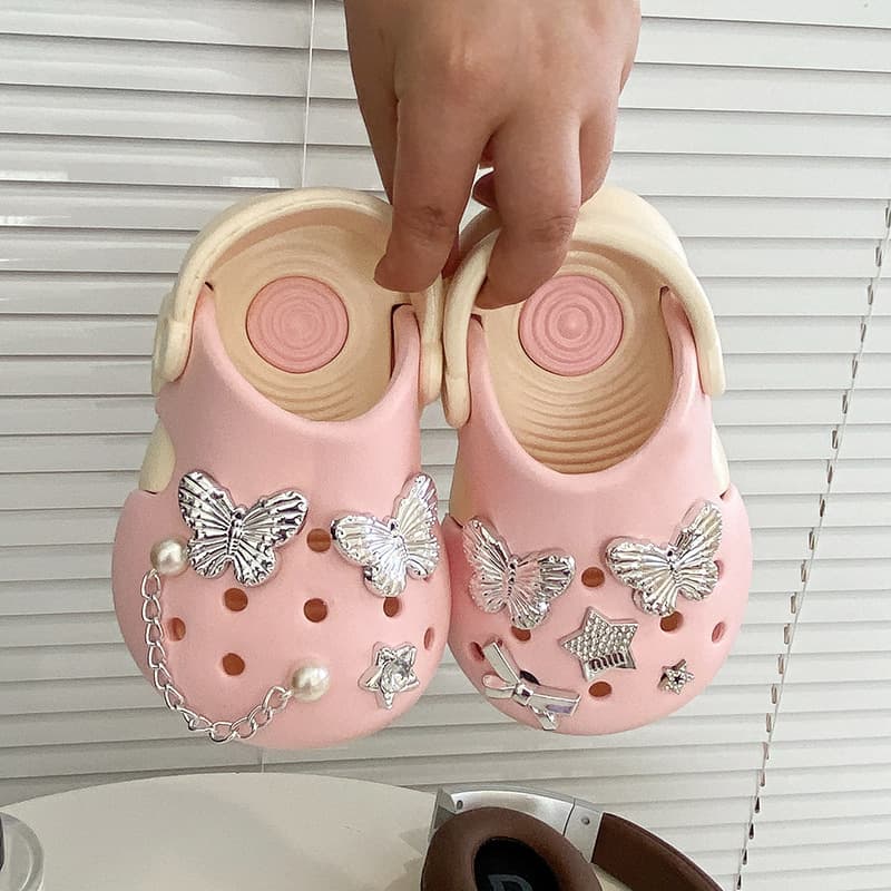 Girls' Clog Sandals Summer 2025 New Style Soft Sole Raised Beach Butterfly Pattern Half Slippers Clogs