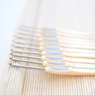 Cream Yellow Colored Adjustable Crochet Hook Handle Chaozhou Qianlong Stainless Steel Crochet Hook Hand Knitting Tool