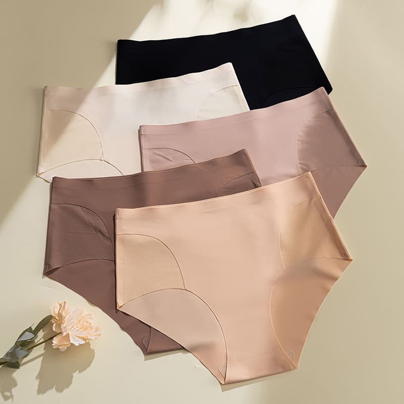 Ice Silk Ladies Mid-Waist Underwear Breathable Seamless Summer Thin Sport Triangle Panty Comfortable Anti-Bacterial Knitted Brief