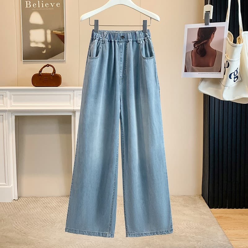 Real shot of large size light-colored Tencel jeans for women in summer, thin, cool, elastic waist, loose and drapey floor-length mopping pants for women