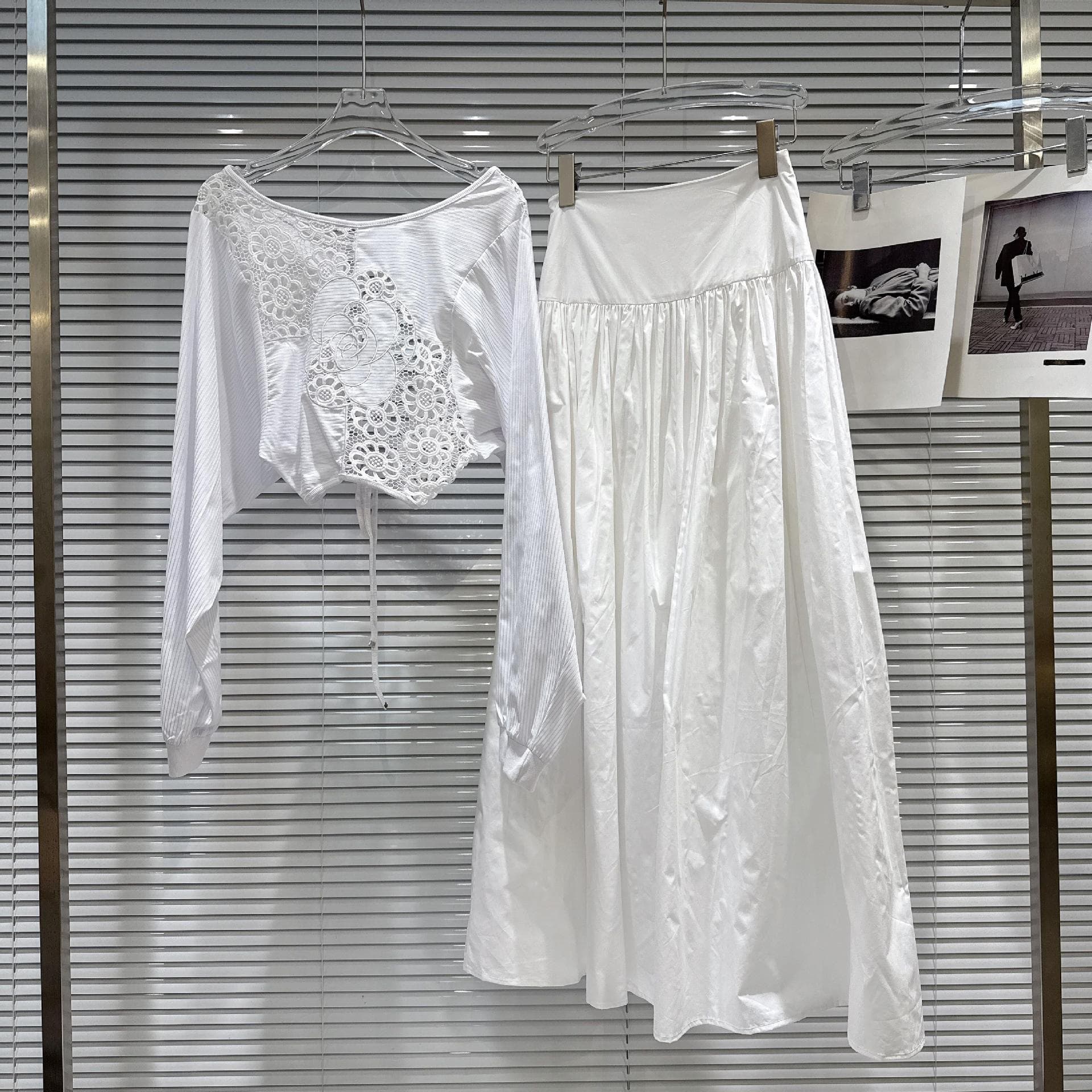Nanyou Xiaoxiangfeng 2025 New Autumn Style Sweet Cut Out Hook Pattern Strap T-Shirt Splicing High Waist Long Skirt Suit