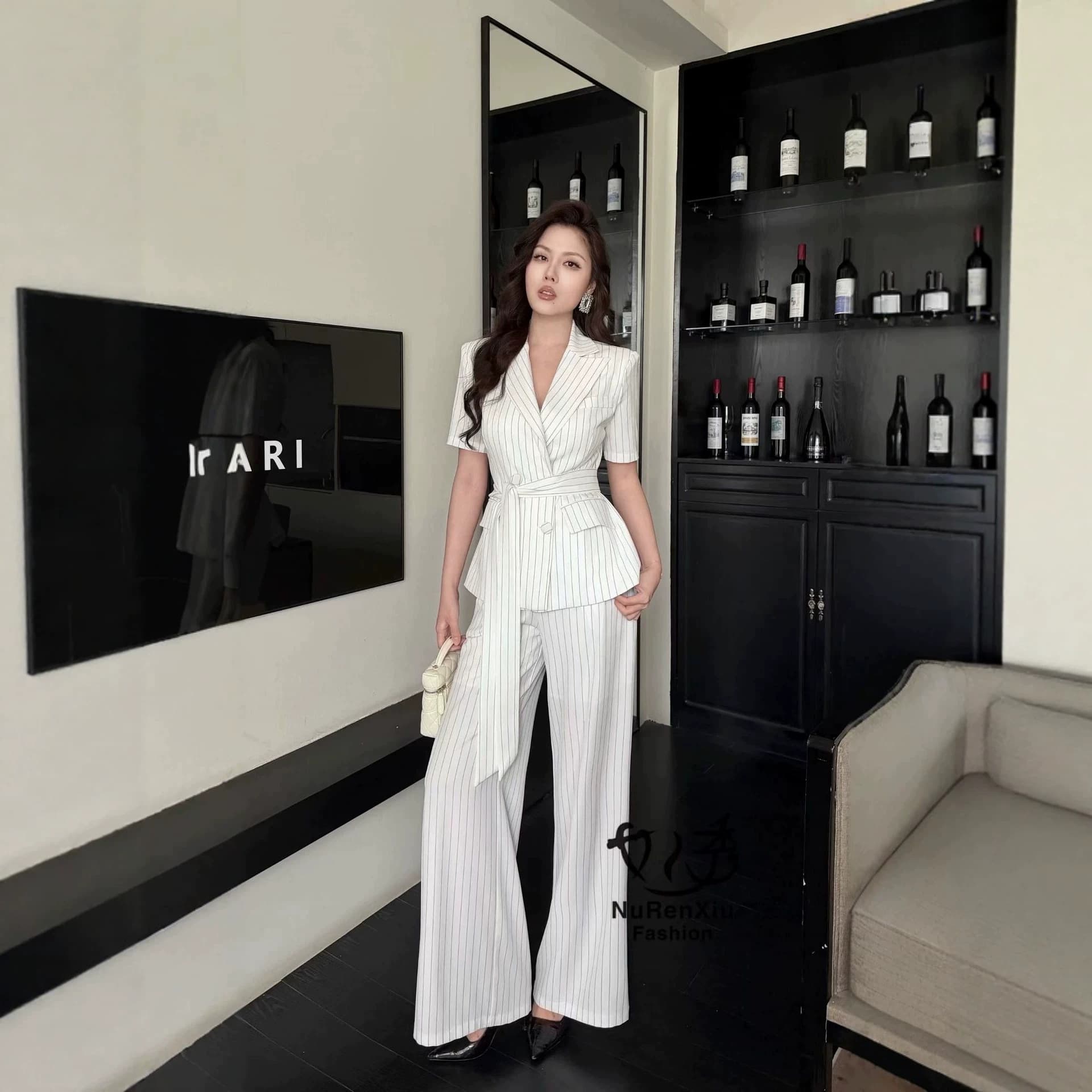 Power Woman Striped Blazer Suit for Women Summer 2026 New Fine Stripe Short Sleeve Fitted Wide-Leg Pants
